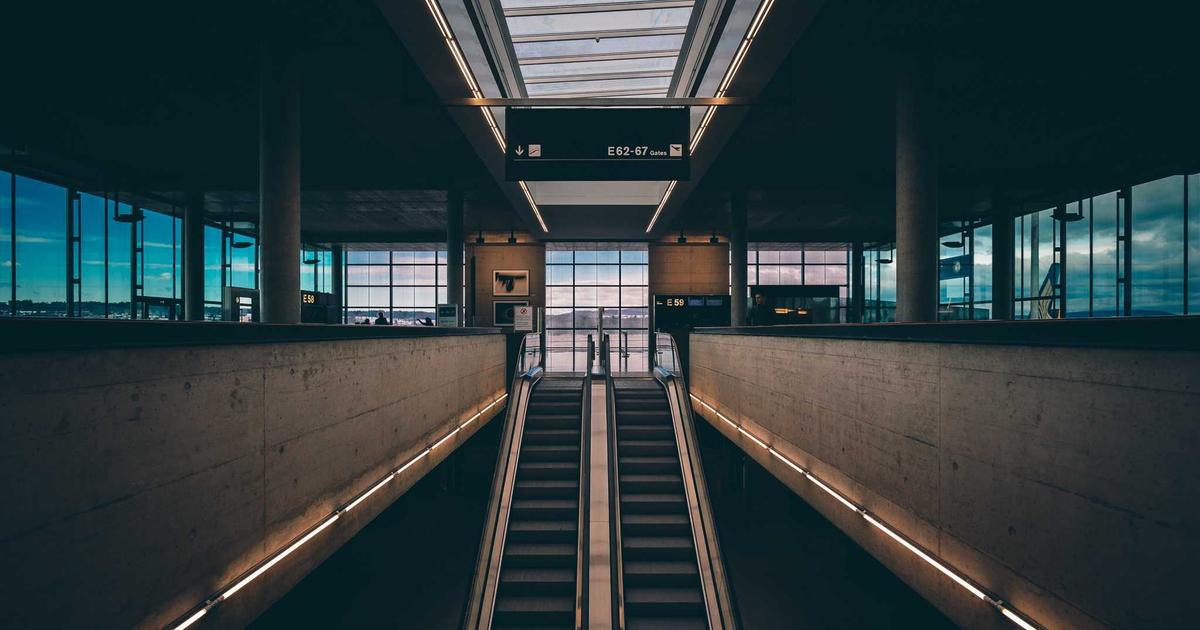 AI Governance in Democratic Societies: Comparative Analysis of Regulatory Approaches in the European Union and United States