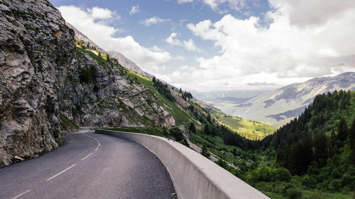 The Economics of Foundation Model Training: Analyzing Compute Costs, Energy Consumption, and Environmental Impact — illustration 1