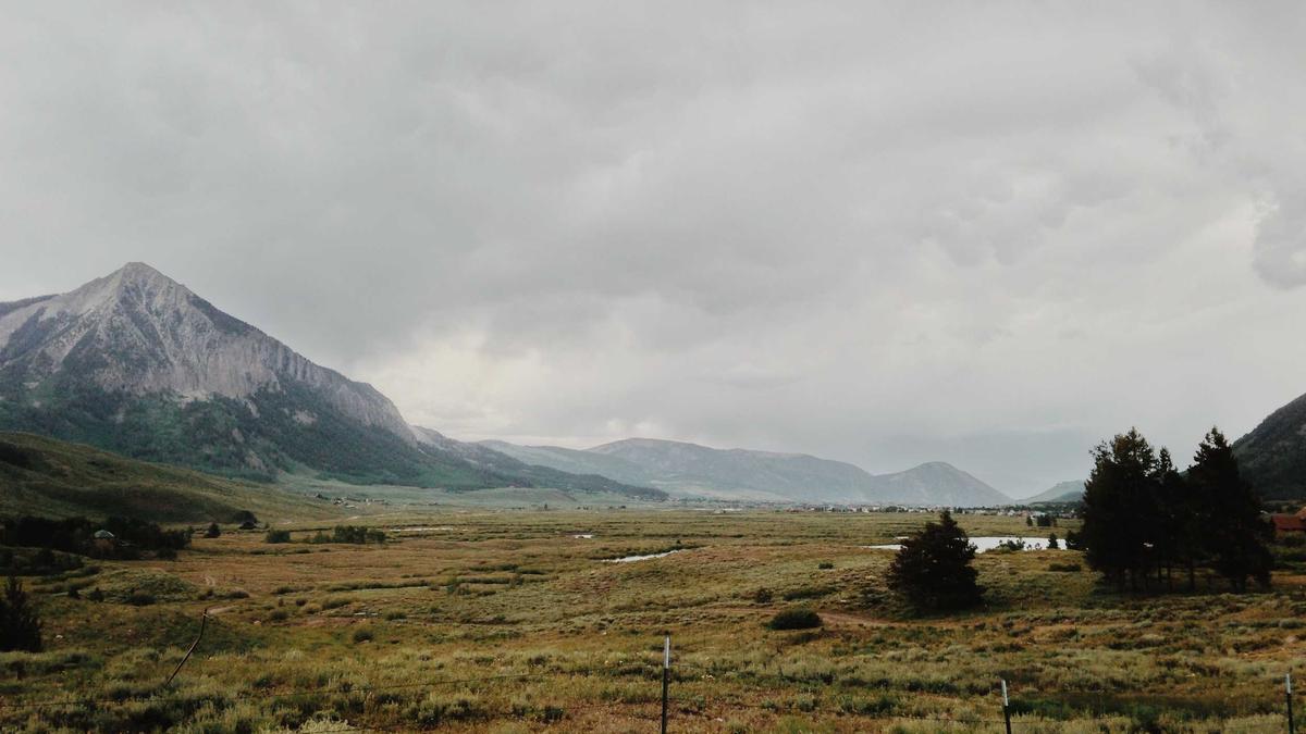 AI-Driven Market Intelligence Systems: Methodologies for Real-Time Sentiment Analysis and Competitive Landscape Mapping — illustration 1