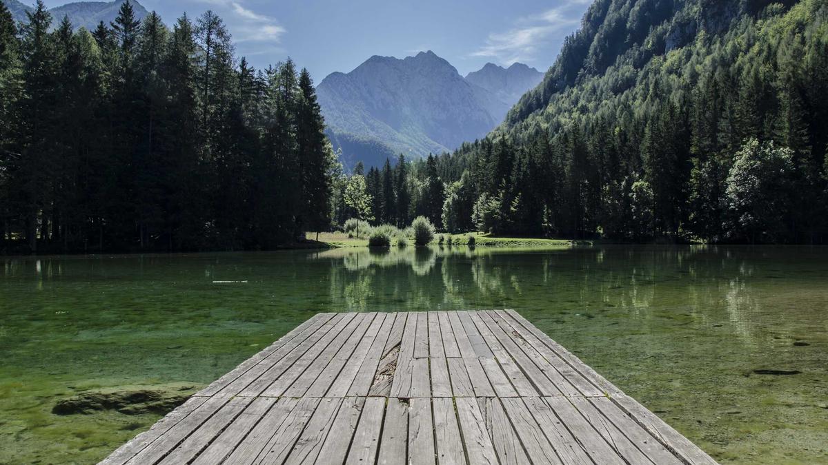 AI Governance in Democratic Societies: Comparative Analysis of Regulatory Approaches in the European Union and United States — illustration 1